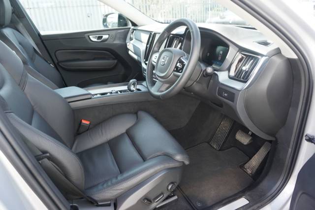 2024 Volvo XC60 2.0 B4D Plus Dark 5dr AWD Geartronic